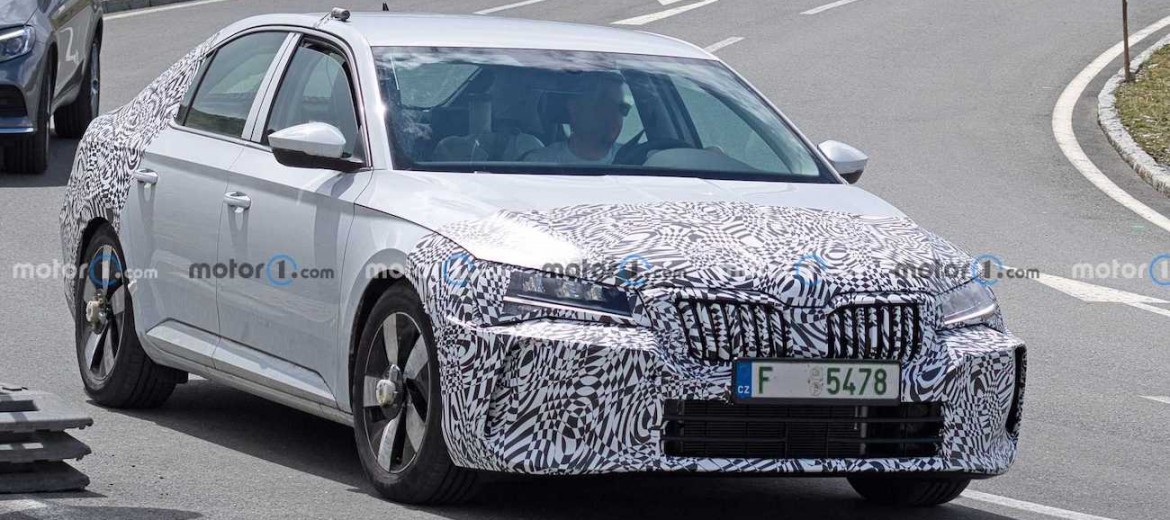 Шпионские снимки Skoda Superb следующего поколения