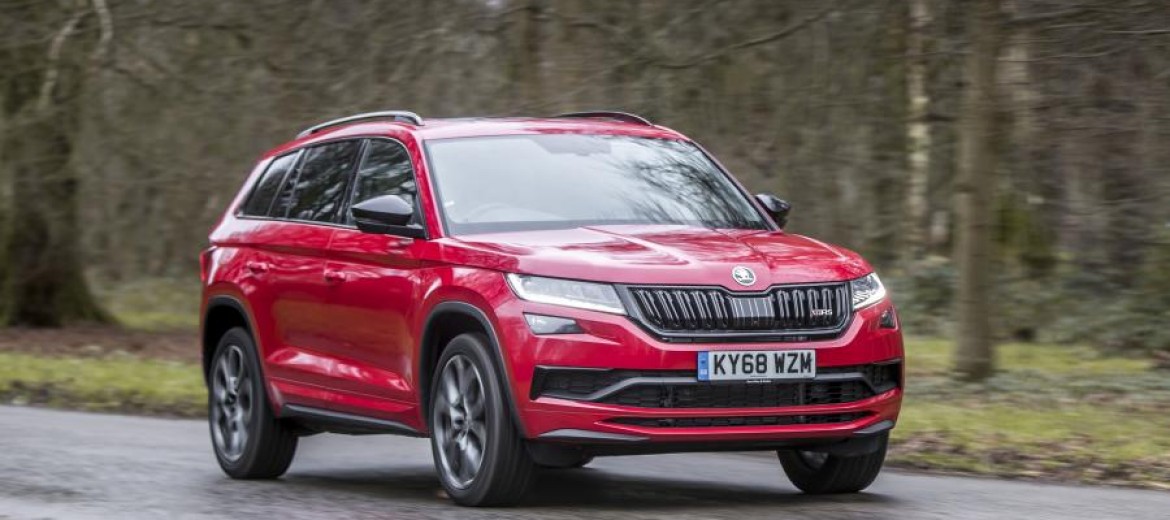 Skoda Kodiaq сражается с Porsche Cayenne в жестких внедорожных испытаниях