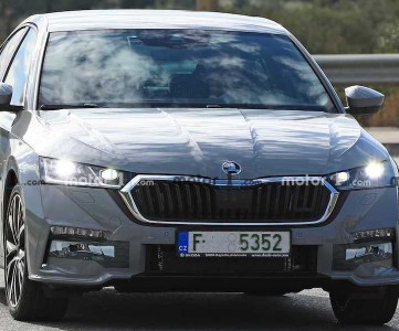 Фото Skoda Octavia RS 2021 года без камуфляжа