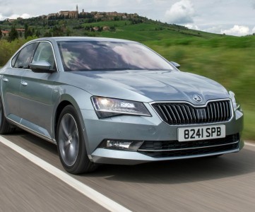 С конвейера сошел новый Skoda Superb iV. Сколько это стоило для компании Skoda?
